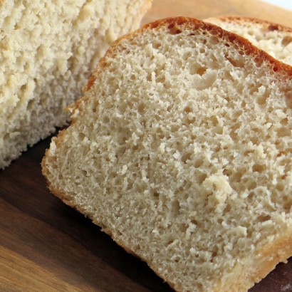 Chleb z masłem orzechowym