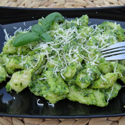 Gnocchi z pesto szpinakowym