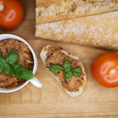 Pasta z czerwonej fasoli i suszonych pomidorów 