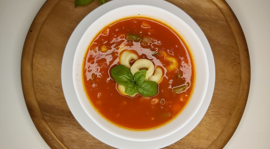 Zupa z tortellini