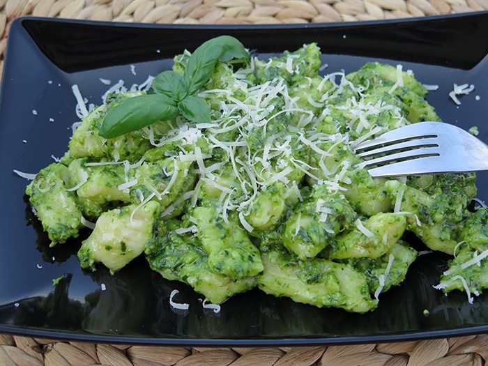 Gnocchi z pesto szpinakowym